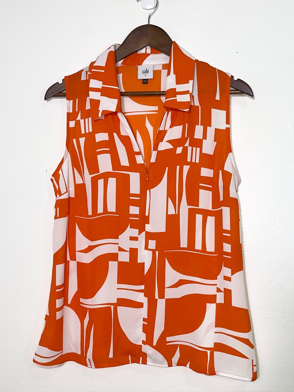 Cabi Kelly Top Sleeveless Blouse Ellsworth Geometric Orange White Zip Front S